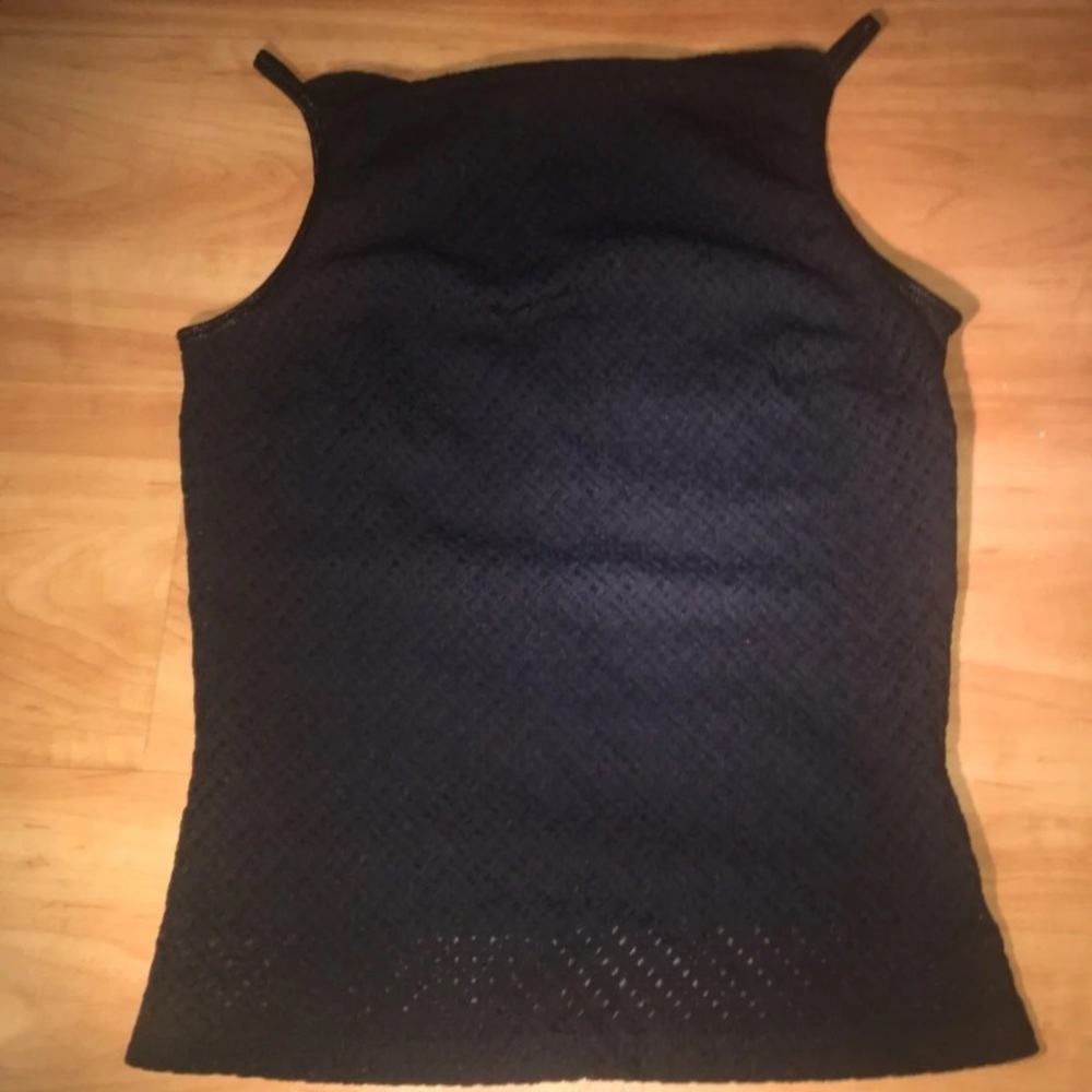 (S) sleeveless top